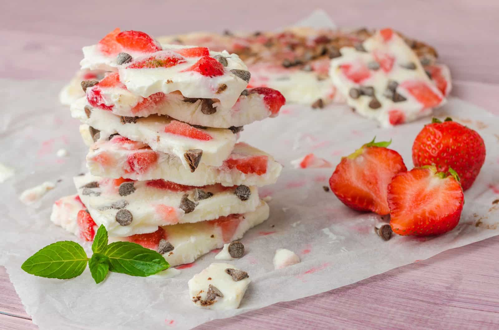 Summer Desserts That Hold Up in the Heat 2 Frozen greek yogurt bark