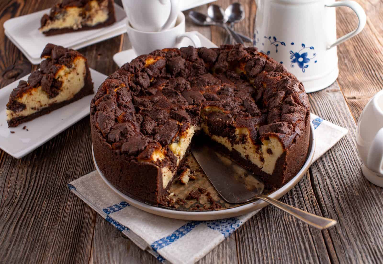 Brownie crust philadelphia cheesecake filling