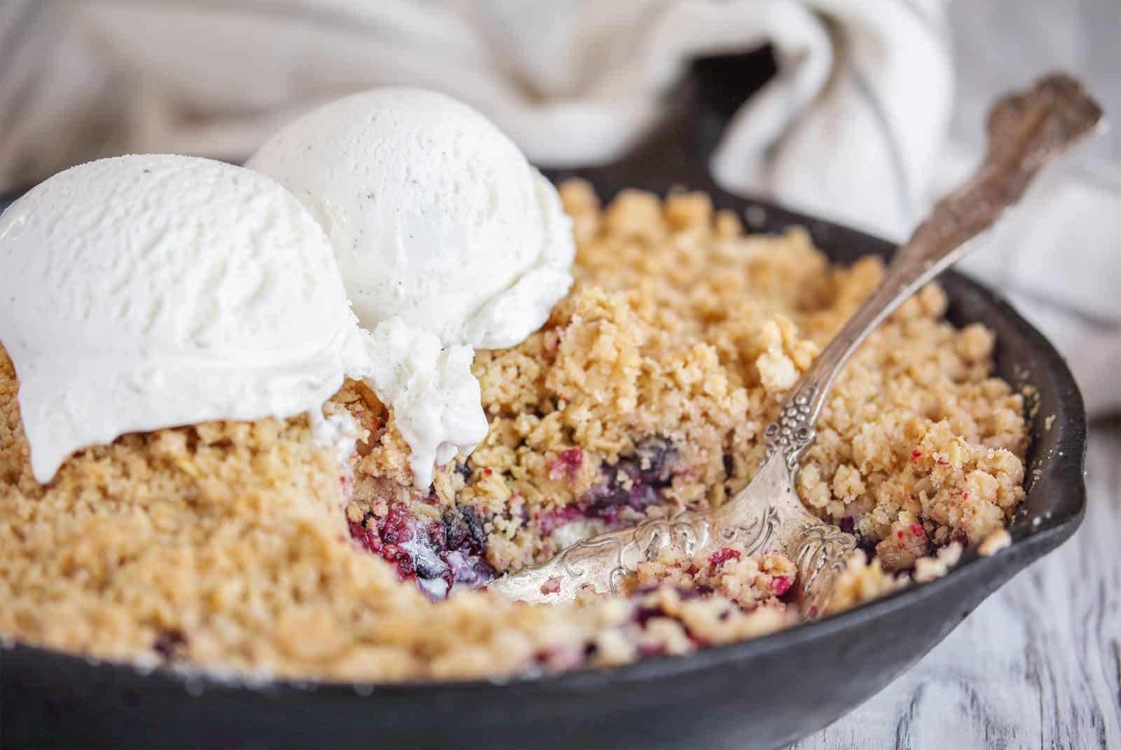 20 Keto Dessert Recipes Anyone Can Pull Off 16 Blueberry almond crumble