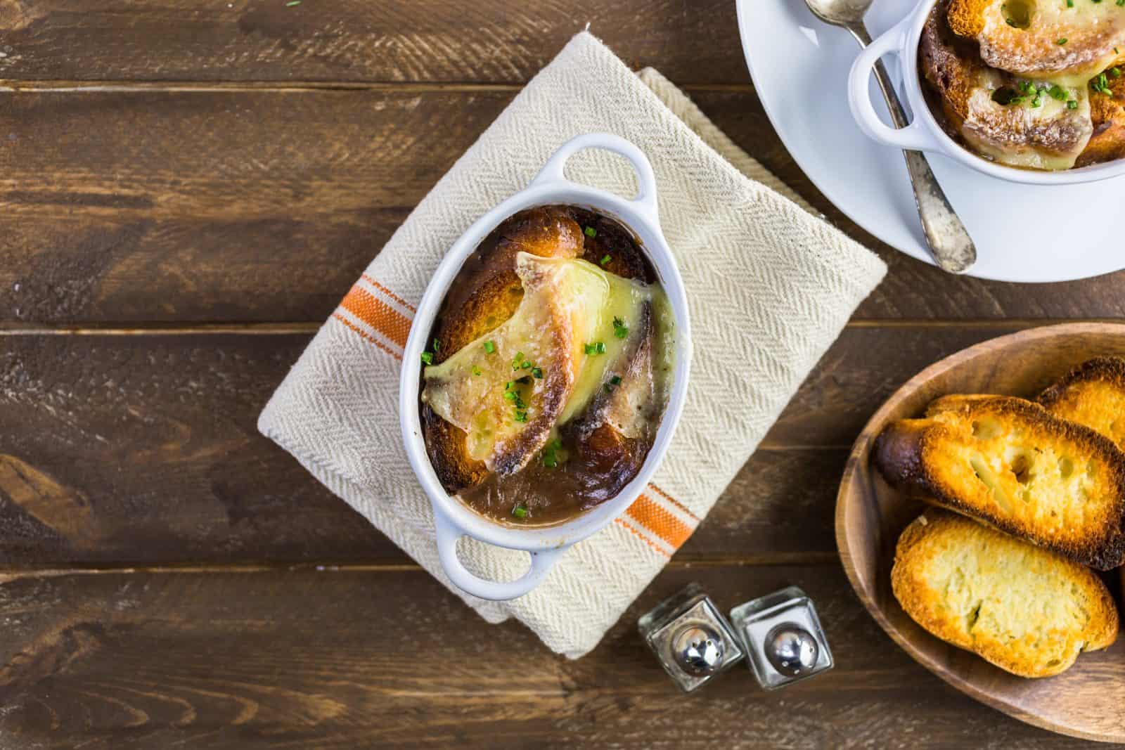25 Copycat Restaurant Soup Recipes to Make at Home 52 Applebees french onion soup