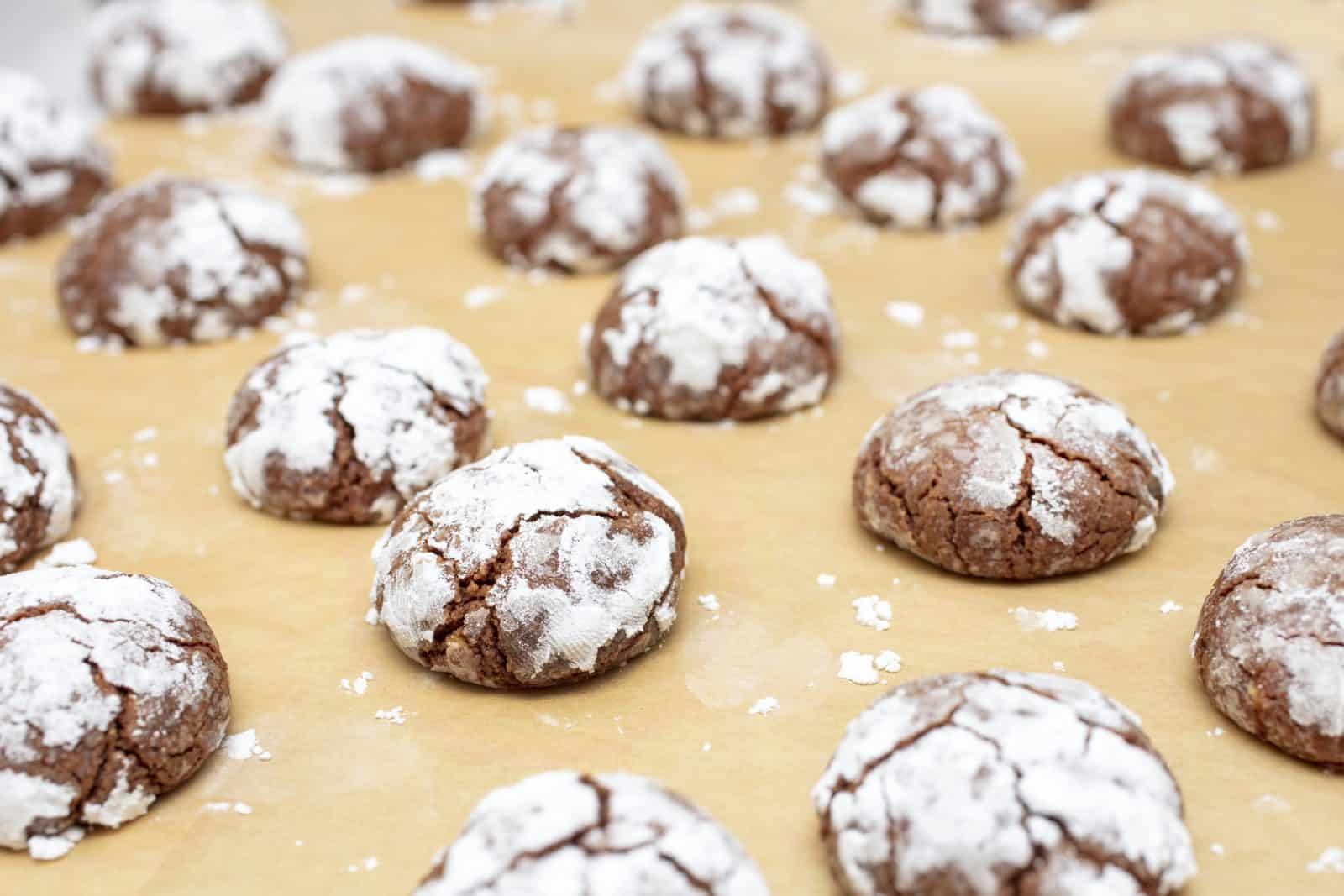 Chocolate crinkle cookie