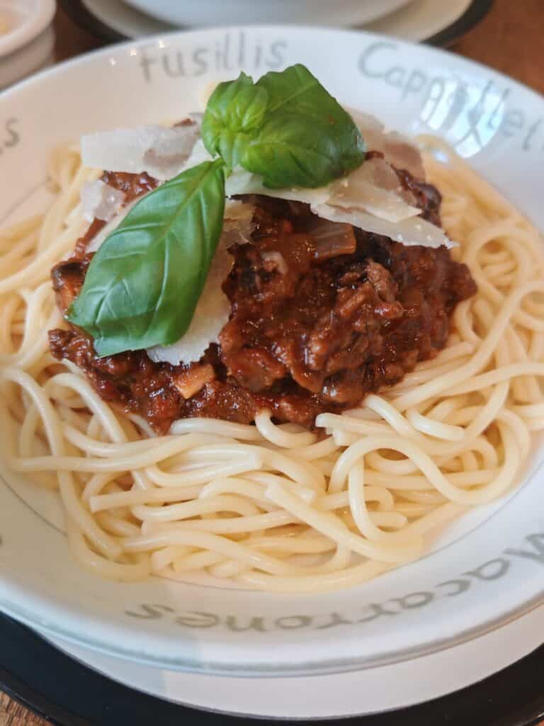 Lean Spaghetti Bolognese Simmered with Sweet Onions 1 Lean Spaghetti Bolognese Simmered with Sweet Onions