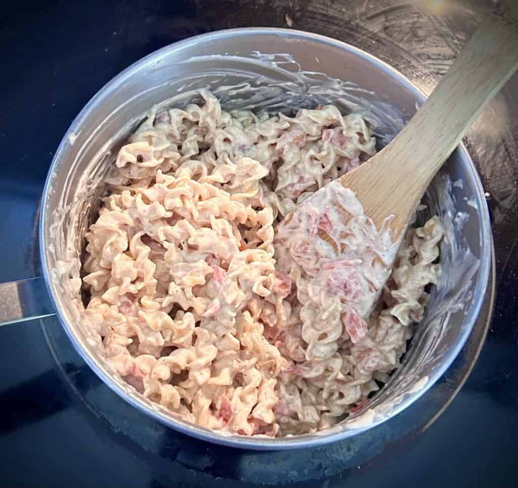 How to Make Creamy Garlic Tomato Noodles With Cream Cheese 1 How to Make Creamy Garlic Tomato Noodles With Cream Cheese