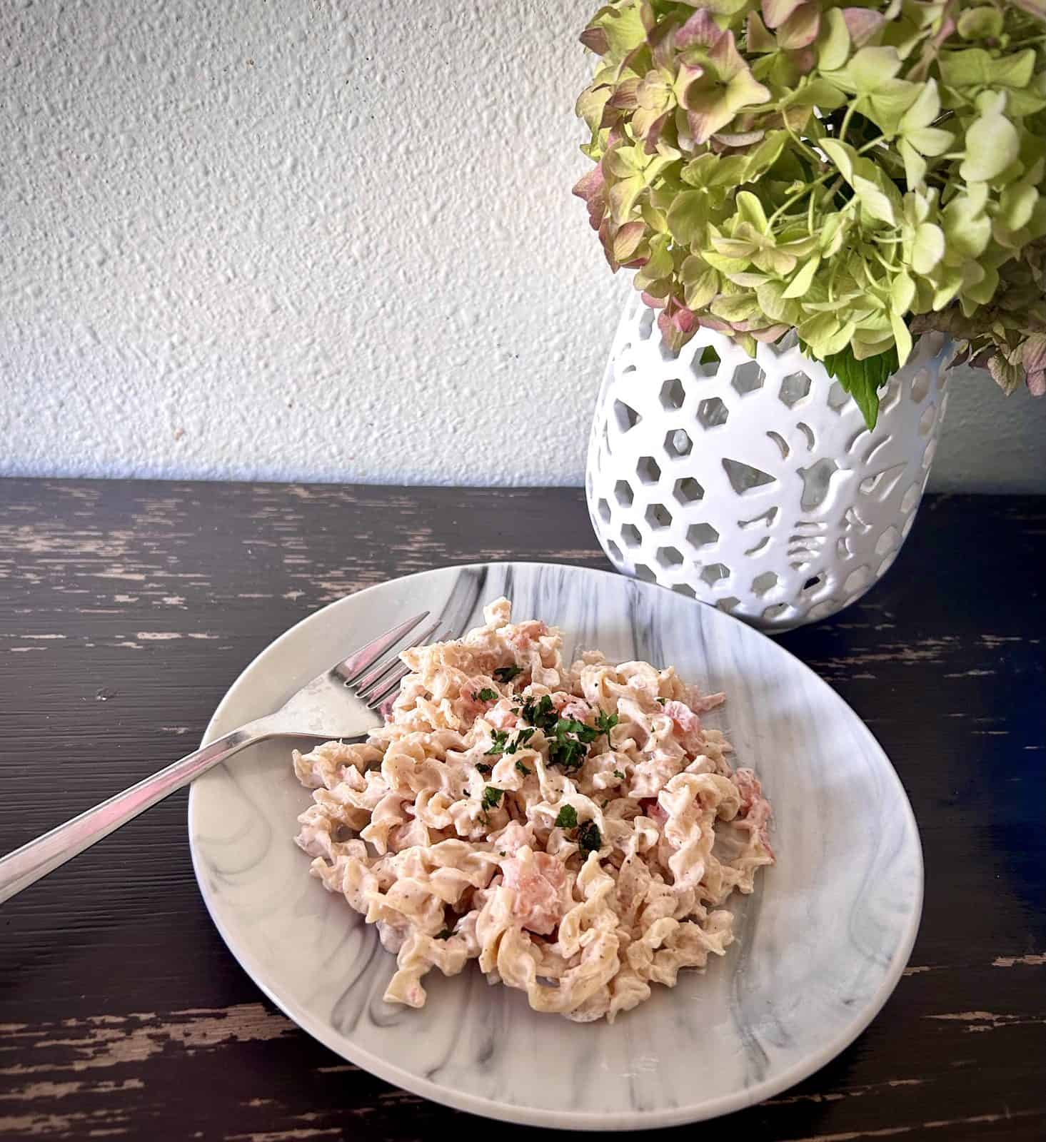 How to Make Creamy Garlic Tomato Noodles With Cream Cheese 2 Finished Recipe Plated