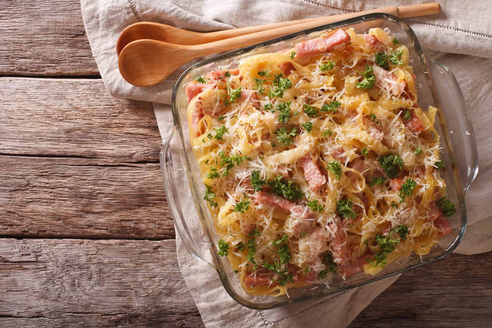 25 Dump-and-Bake Casserole Recipes for Busy Moms 52 Ham and cheese pasta casserole