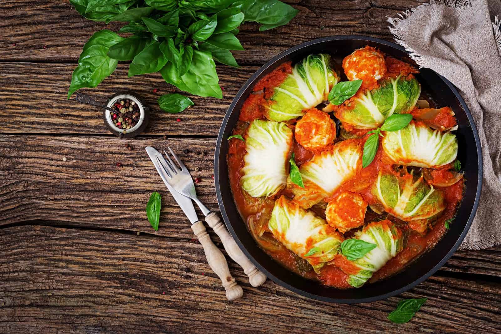 25 Dump-and-Bake Casserole Recipes for Busy Moms 38 Stuffed cabbage rolls casserole