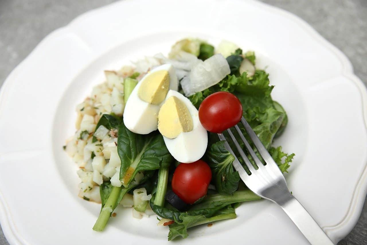 Warm Spinach Bacon Salad served and ready to eat